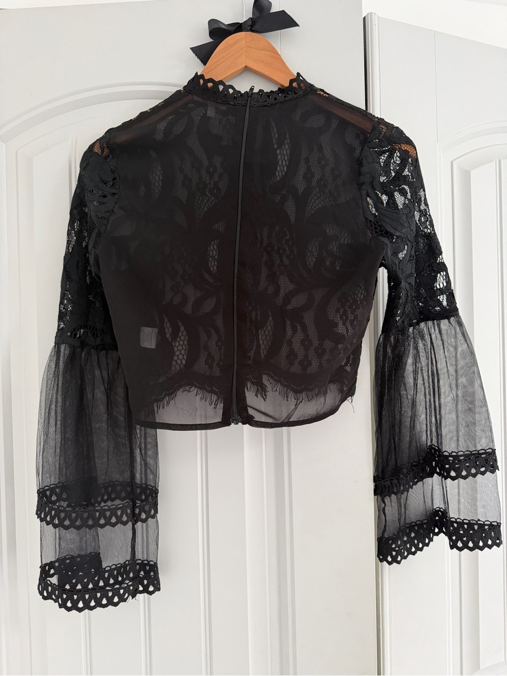 Lace crop top with bell sleeves - Picture 3 of 6